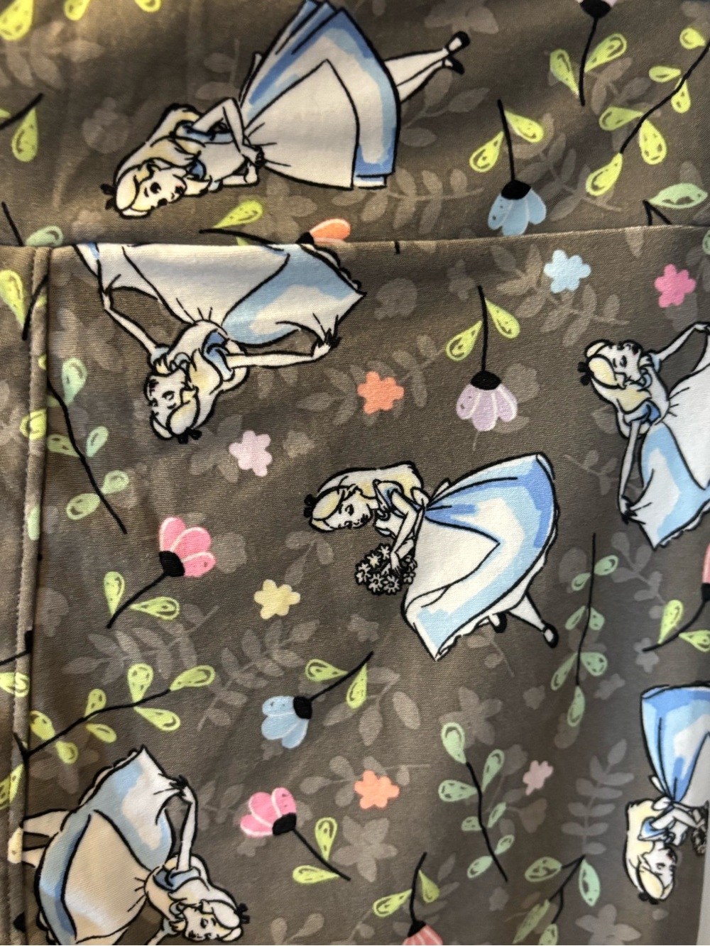 LuLaRoe Disney Fandom Alice in Wonderland Gray Floral Print Leggings Fantasy